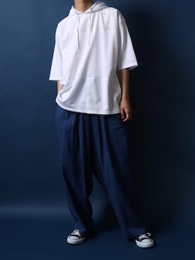 「アイテム（パーカー、ホワイト系）」を使った、Rinanさん（メンズ・178cm）の春コーディネート