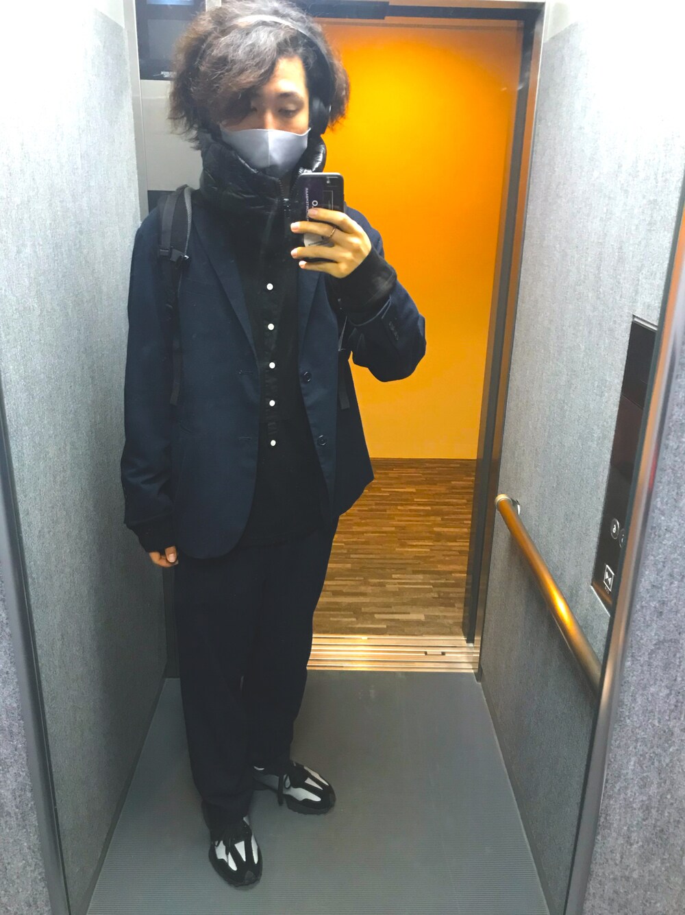 「スニーカー、セットアップ、TAKAHIROMIYASHITATheSoloIst.、New Balance、niko and ...、出勤コーデ」｜「NEW BALANCEの【New Balance / ニューバランス】 MS327SB スニーカー（スニーカー、ブラック系）」を使った、かとそさん（メンズ・183cm）の冬コーディネートの1枚目の写真