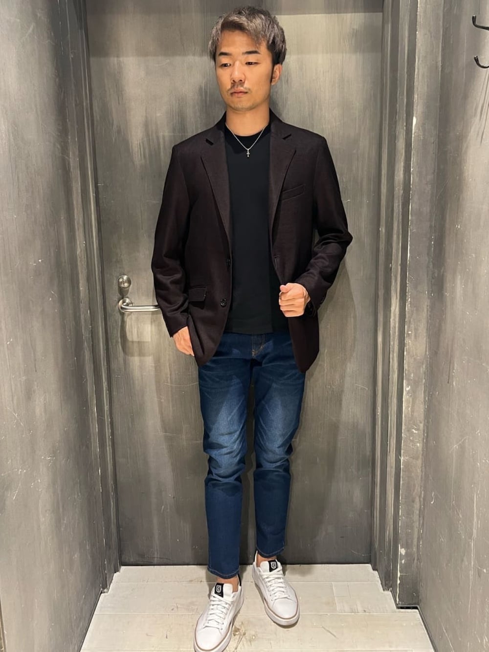 「秋服まるっと大公開、秋服準備はじめました、シンプル、大人カジュアル、秋のコーデ、カジュアルコーデ、シンプルコーデ、ジャケット、きれいめカジュアル、お出かけコーデ、ユニオンステーション」｜「UNION STATIONのシャークスキンテーラードジャケット（テーラードジャケット、ブラウン系）」を使った、US staffstylingさん（メンズ・178cm）の秋コーディネートの1枚目の写真