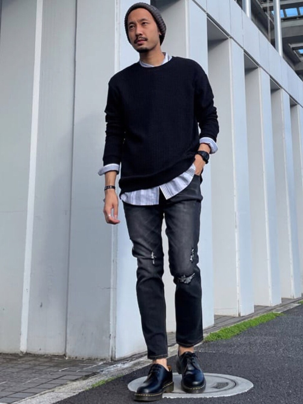 「秋コーデ、パンツスタイル、シャツ/ブラウス、モノトーンコーデ、カジュアルコーデ、ブラック、ワッフル」｜「UNION STATIONの7DAYS DENIM THURSDAY ストレートデニム（デニムパンツ、ブラック系）」を使った、US staffstylingさん（メンズ・176cm）の夏コーディネートの1枚目の写真
