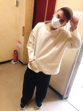 「BALENCIAGA（バレンシアガ）のアイテム（キャップ、ベージュ系）」を使った、ムトコウヨウさん（メンズ・172cm）の秋コーディネート