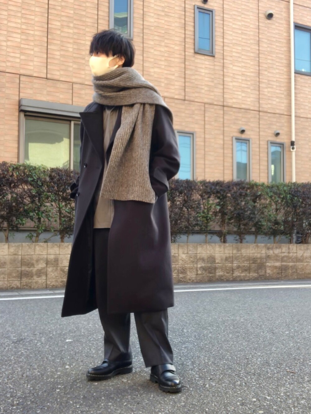「今日のコーデ、LIDNM、LIDnM、Paraboot、BEAUTY&YOUTH UNITED ARROWS、マイベストコーデ2021、キレイめ、キレイめコーデ、シンプルコーデ、コート、ストール」｜「LIDNMのSuper140s OFFICER COAT（チェスターコート、グレー系）」を使った、kazu0102yさん（メンズ・175cm）の冬コーディネートの1枚目の写真