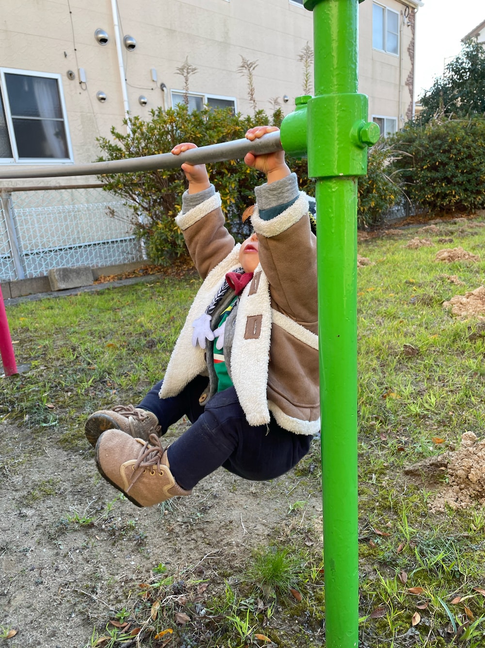 幼女 鉄棒 パンツ