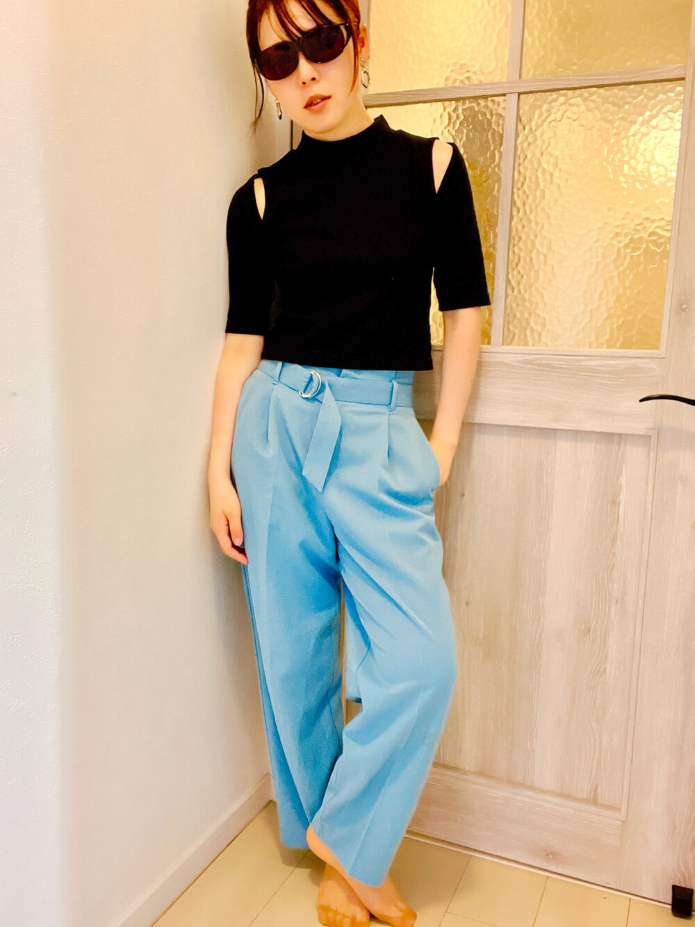 「オトナカジュアル、春夏コーデ、カラー×コーデ、ブルーコーデ、ブルーパンツ、グレイル、いいね、save、フォローお願いします🤑、GRL、テチチ(Te chichi)、Techichi」｜「GRLのアイテム（Tシャツ/カットソー、ブラック系）」を使った、高野 和さん（レディース・165cm）の夏コーディネートの1枚目の写真