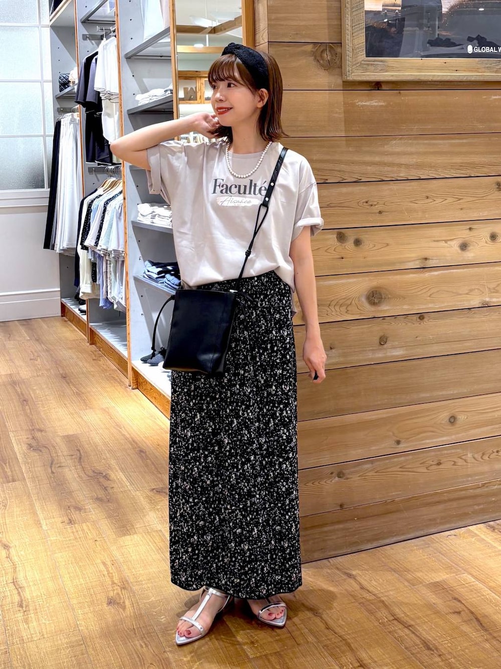 「ワントーン、カジュアル、ガーリー、ママコーデ、低身長、GLOBAL WORK、低身長_GLOBALWORK、145～150cm_GLOBALWORK、シンプルコーデ、カジュアルコーデ、大人カジュアル、フェミニン、ナチュラル、夏コーデ、Tシャツ」｜「GLOBAL WORKのリッチクリーンプリントT半袖/147640（Tシャツ/カットソー、ベージュ系）」を使った、ありちゃんさん（レディース・149cm）の夏コーディネートの1枚目の写真
