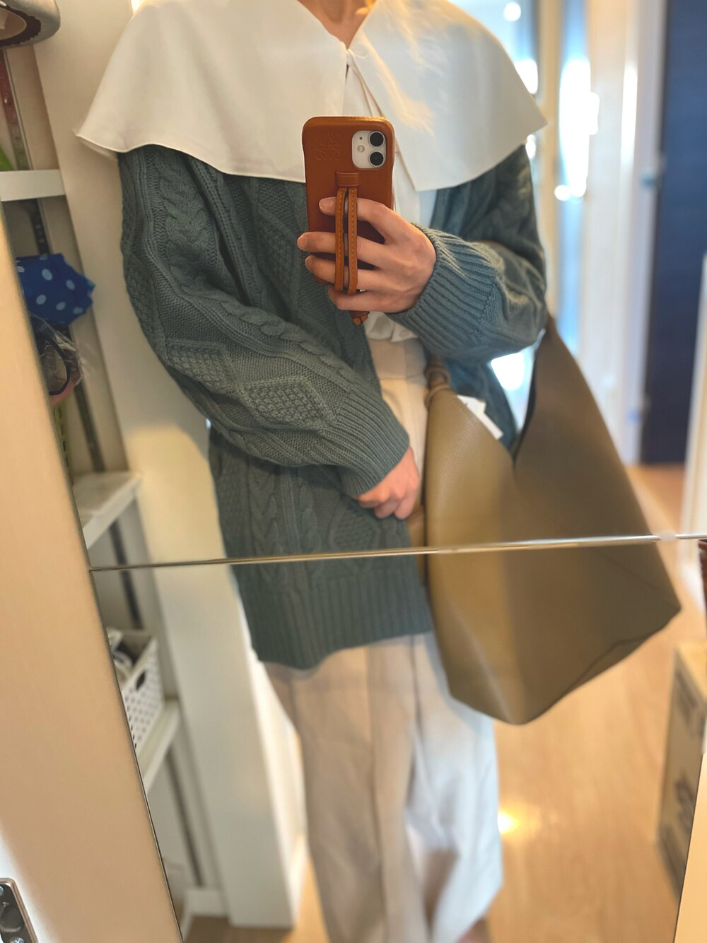 「今日のコーデ、春、オトナ女子、おしゃれさんと繋がりたい、しまむら、GU」｜「しまむらのアイテム（シャツ/ブラウス、ベージュ系）」を使った、くまsanさん（レディース・158cm）の冬コーディネートの1枚目の写真
