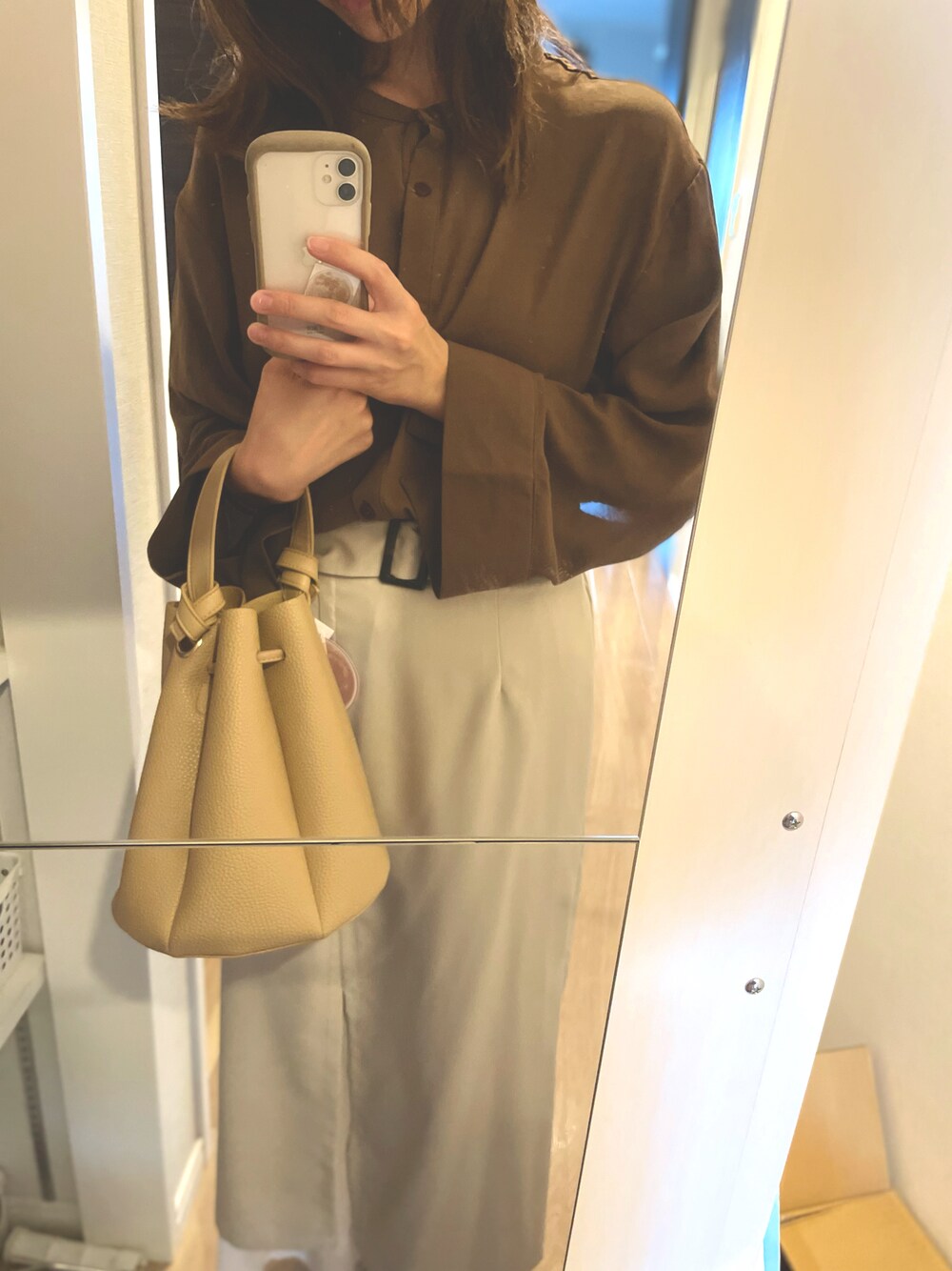 「秋コーデ、秋服準備はじめました、休日コーデ、お出かけコーデ、スカート、しまむら、プチプラ、talbyyumi、カヌレバッグ」｜「しまむらのアイテム（ショルダーバッグ、ベージュ系）」を使った、くまsanさん（レディース・158cm）の秋コーディネートの1枚目の写真