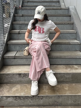 「continuer de NICE CLAUP(コンティニューデナイスクラップ)のアソートロゴドロストチビT(Tシャツ/カットソー、ホワイト系)」を使った、ちぴさん(レディース・158cm)の春コーディネート