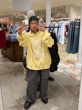 「RePRODUCTION LABEL（リプロダクションレーベル）の【RePRODUCTION LABEL / リプロダクションレーベル】ZIPフーディー（パーカー、イエロー系）」を使った、小笠原聖梨那さん（レディース・160cm）の秋コーディネート