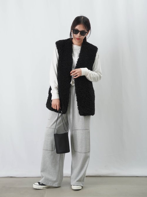 LUCA/LADY LUCK LUCAM.さんのベスト「LC/LLL ファーベスト / エコファーVネックベスト(LUCA/LADY LUCK LUCA|ルカ/レディラックルカ)」を使ったコーディネート