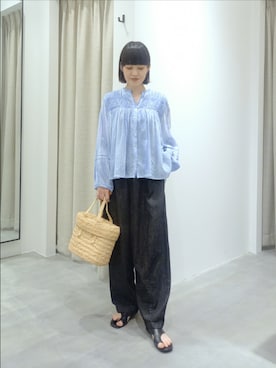 「かぐれ（カグレ）のピグメントダイピンタックブラウス（シャツ/ブラウス、ブルー系）」を使った、トダカさん（レディース・160cm）の夏コーディネート