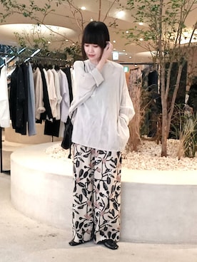 コットンリネンプリントイージーパンツを使った人気ファッション