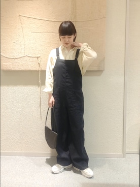 「かぐれ（カグレ）のリネンバッククロスサロペット（サロペット/オーバーオール、ブラック系）」を使った、トダカさん（レディース・160cm）の春コーディネート