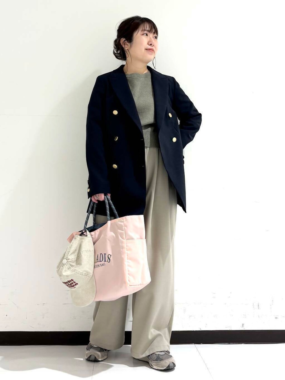 「アーバンリサーチ、大人カジュアル、カジュアル、ママコーデ、低身長、newarrival、低身長コーデ、ジャケットコーデ、体型カバー、洗える、149cm、私のイチ推しブランド、スタッフのこれ買いました、春のジャケットスタイル」｜「URBAN RESEARCHのダブルブレストブレザージャケット（その他アウター、ブルー系）」を使った、maaamii02さん（レディース・150cm）の春コーディネートの1枚目の写真