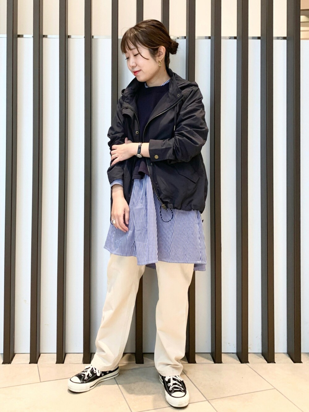 「スニーカー、秋のコーデ、シューズ、休日スタイル、パンツスタイル、秋服、秋服準備はじめました」｜「MARIA BLACKの【W】【it】【MARIA BLACK】Dogma Earring - ゴールドプレーティングデザインピアス（ピアス（片耳用）、ゴールド系）」を使った、maaamii02さん（レディース・148cm）の秋コーディネートの1枚目の写真