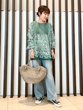 VIOLAdORO ツイストハンドルリップ型ラフィアカゴバッグ　肩掛け可 VIOLAd'ORO（ヴィオラドーロ）の「VIOLAdORO☆ツイストハンドル