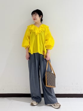 「URBAN RESEARCH（アーバンリサーチ）の『一部WEB限定カラー』コットンボイルラッフルブラウス（シャツ/ブラウス、イエロー系）」を使った、mamiさん（レディース・150cm）の春コーディネート