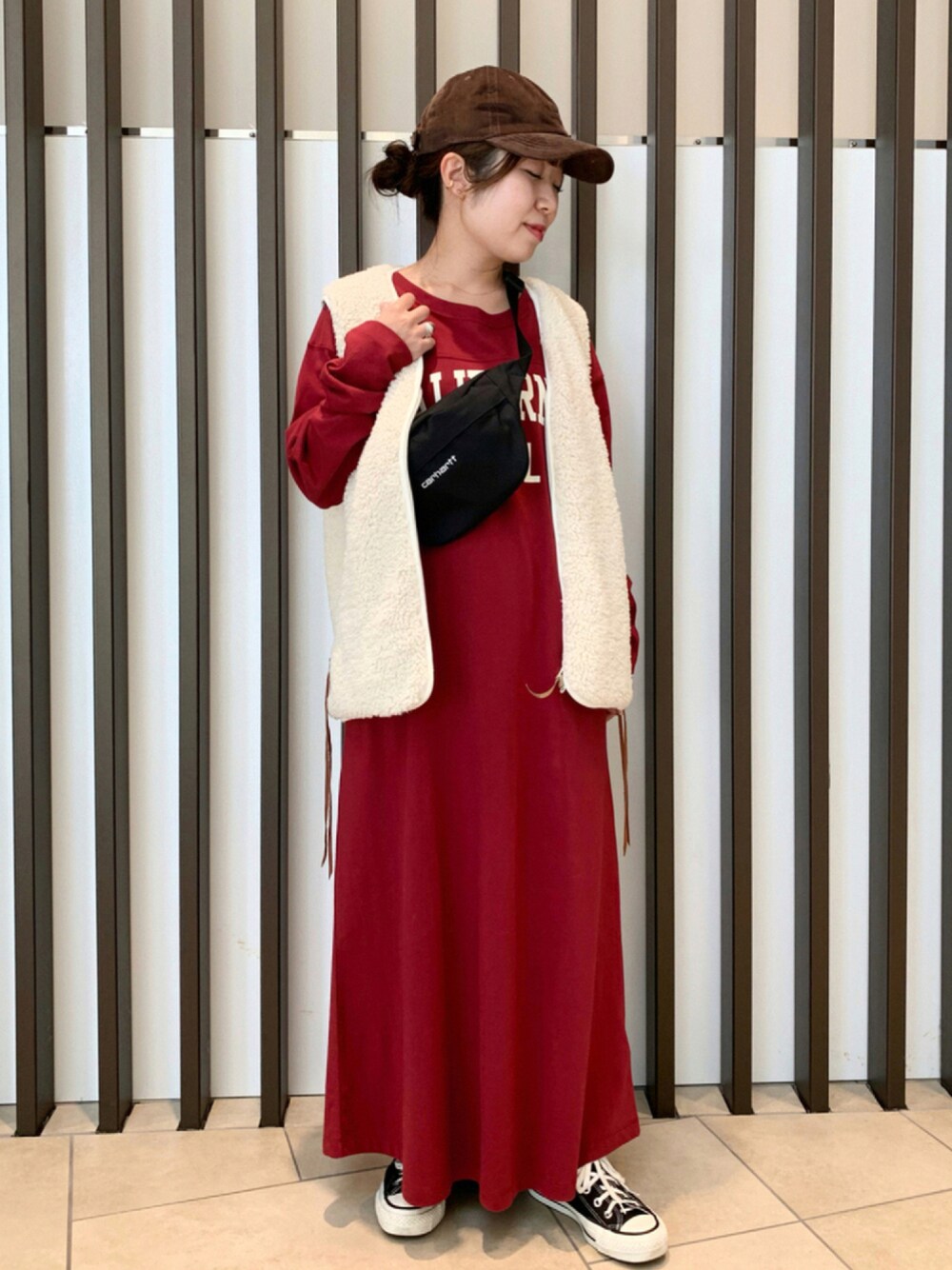 「コンバース、ワンピース、ラフ、おでかけ、ロングワンピース、ゆったりコーデ、低身長、カジュアルコーデ、ママコーデ、だから秋服が好き」｜「MARIA BLACKの＜MARIA BLACK（マリア ブラック）＞DISRUPTED 14 ピアス ■■■（ピアス（片耳用）、ゴールド系）」を使った、maaamii02さん（レディース・148cm）の秋コーディネートの1枚目の写真