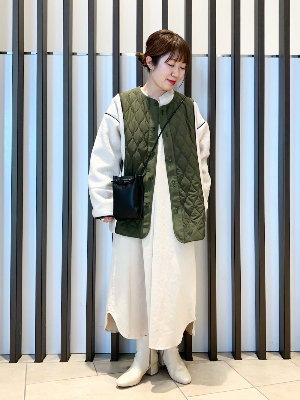 「グリーン、ワントーンコーデ、冬コーデ、レイヤードスタイル、休日スタイル、キルティングジャケット、ボアジャケット、ootd、あったかコーデ、私の推しブランド」｜「URBAN RESEARCH Sonny Labelのフェイクレザーショートブーツ（ブーツ、ホワイト系）」を使った、maaamii02さん（レディース・148cm）の冬コーディネートの1枚目の写真