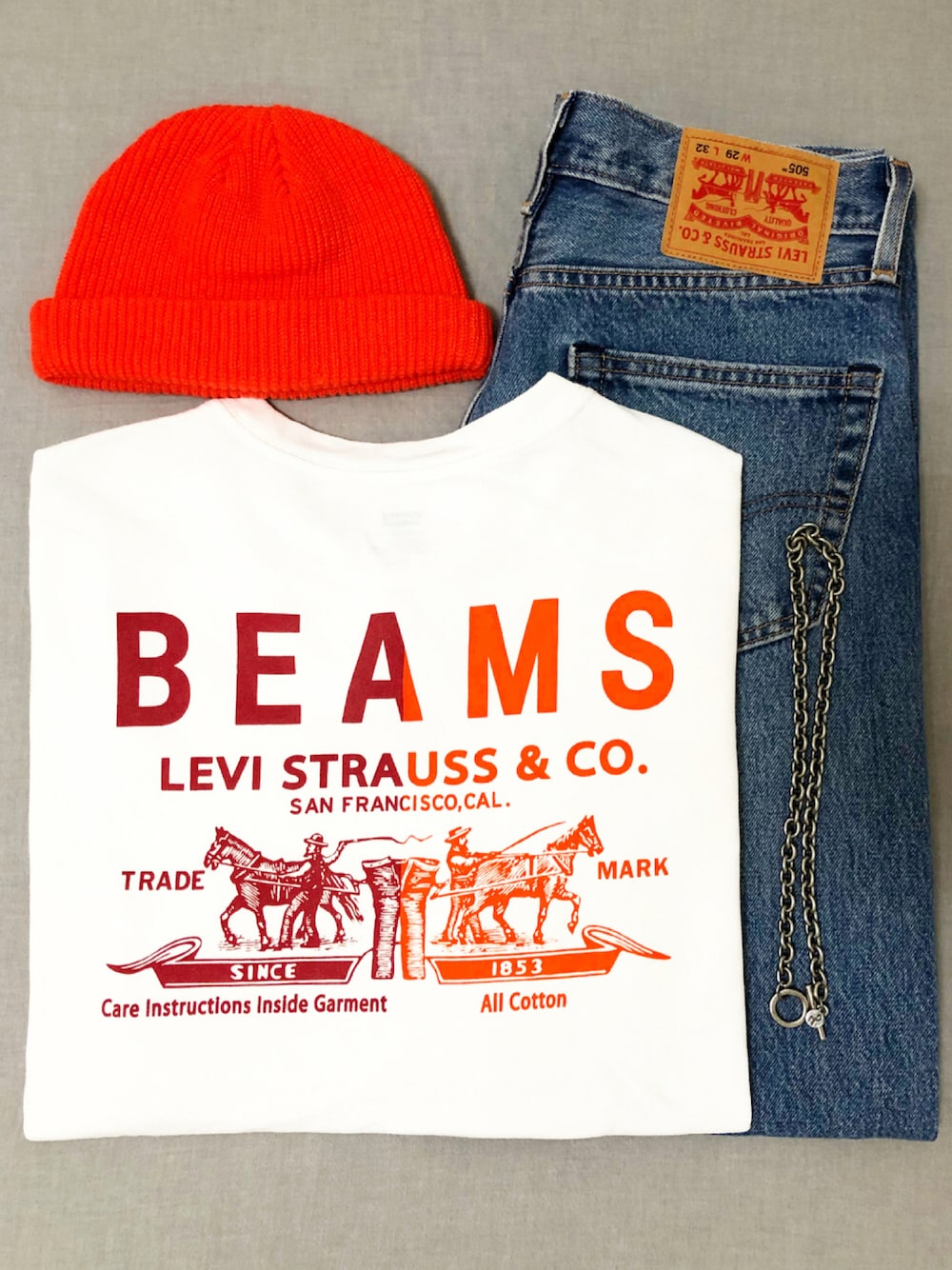 「Levi'sのアイテム（デニムパンツ、ブルー系）」を使った、Weizhixiさん（メンズ・170cm）の夏コーディネートの1枚目の写真