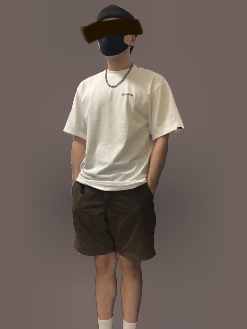 「COVERNATのアイテム（Tシャツ/カットソー、ホワイト系）」を使った、Weizhixiさん（メンズ・170cm）の夏コーディネートの1枚目の写真