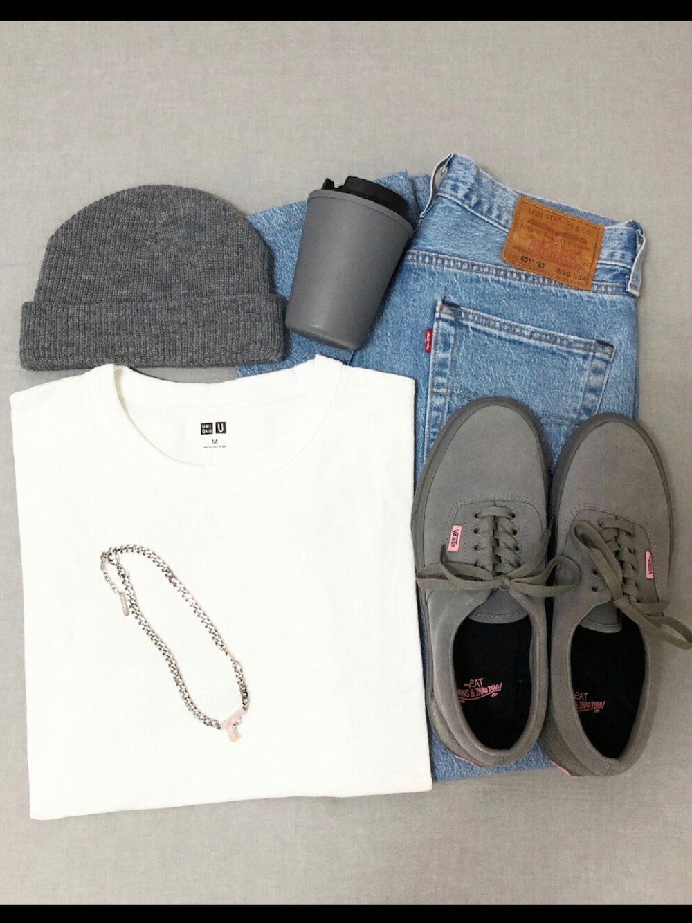 「Dickiesのアイテム（ニットキャップ/ビーニー、グレー系）」を使った、Weizhixiさん（メンズ・170cm）の夏コーディネートの1枚目の写真