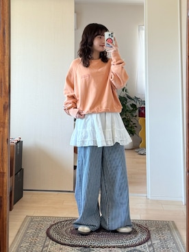 「Champion（チャンピオン）の【Champion別注】ROSE BUD×Champion HEAVY WASH SWEAT（スウェット、オレンジ系）」を使った、木村 星南（せな）さん（レディース・162cm）の春コーディネート
