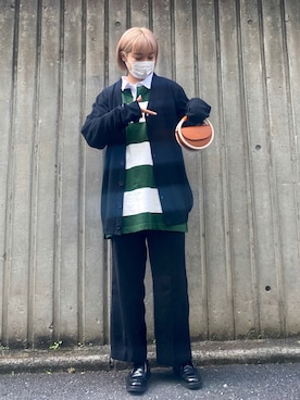 「ROOPTOKYO（ループトウキョウ）のHARRITON/ハリトン Men's Pilbloc V-Neck Button Cardigan Sweater カーディガン/セーター（カーディガン/ボレロ、ブラック系）」を使った、yuriさん（レディース・160cm）の秋コーディネート