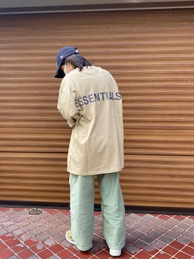 「FOG ESSENTIALS（エフオージーエッセンシャルズ）のFear of God Essentials RLCT LOGO Long Sleeve T-Shirt  長袖Tシャツ/ロンT（Tシャツ/カットソー、ベージュ系）」を使った、yuriさん（レディース・160cm）の夏コーディネート