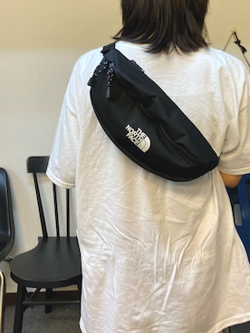 「THE NORTH FACE（ザノースフェイス）のアイテム（ボディバッグ/ウエストポーチ、ブラック系）」を使った、yuriさん（レディース・160cm）の夏コーディネート