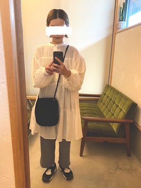 「サテンパンツ」｜「アイテム（スニーカー）」を使った、Teraさん（レディース・156cm）の夏コーディネート