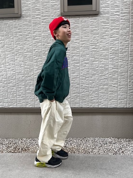 「ホワイトパンツ」｜「アイテム（スニーカー）」を使った、kanaさん（キッズ・142cm）の冬コーディネート