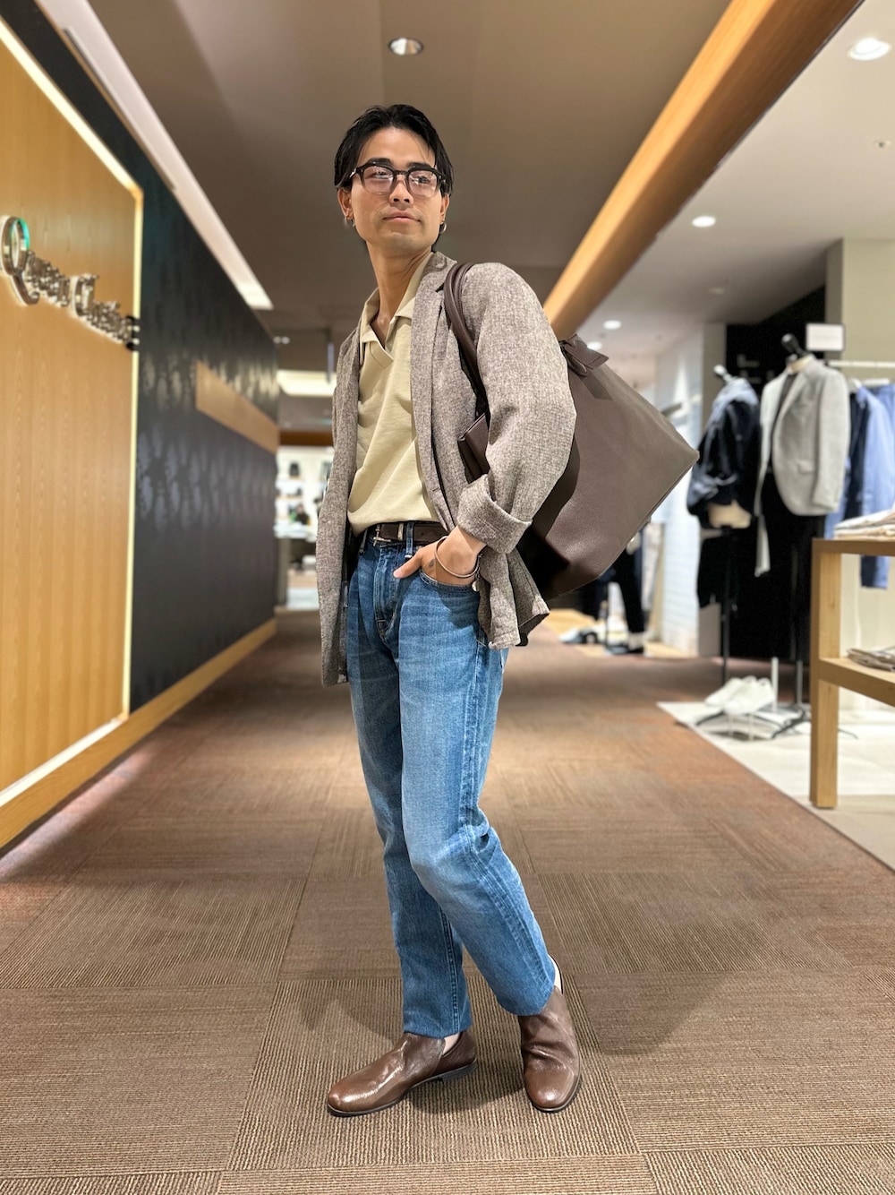 「メンズファッション、大人カジュアル、ドレスカジュアル、アイビー、クラシック、ジャケット、ポロシャツ、デニム、スリッポン、トートバッグ、abahouse、alfredoBANNISTER」｜「ABAHOUSEのアイテム（ポロシャツ、ベージュ系）」を使った、k.tsukaharaさん（メンズ・164cm）の夏コーディネートの1枚目の写真