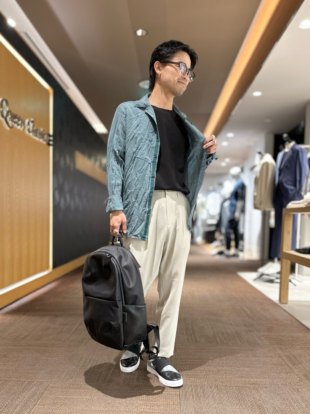 クシャクシャ加工 ブラックリュック クシャクシャ加工 ブラックリュック バックパック/リュックを使った