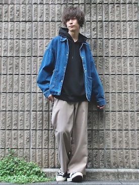 「くすみカラー」｜「アイテム（デニムジャケット）」を使った、桜江しゅう さん（メンズ・180cm）の秋コーディネート