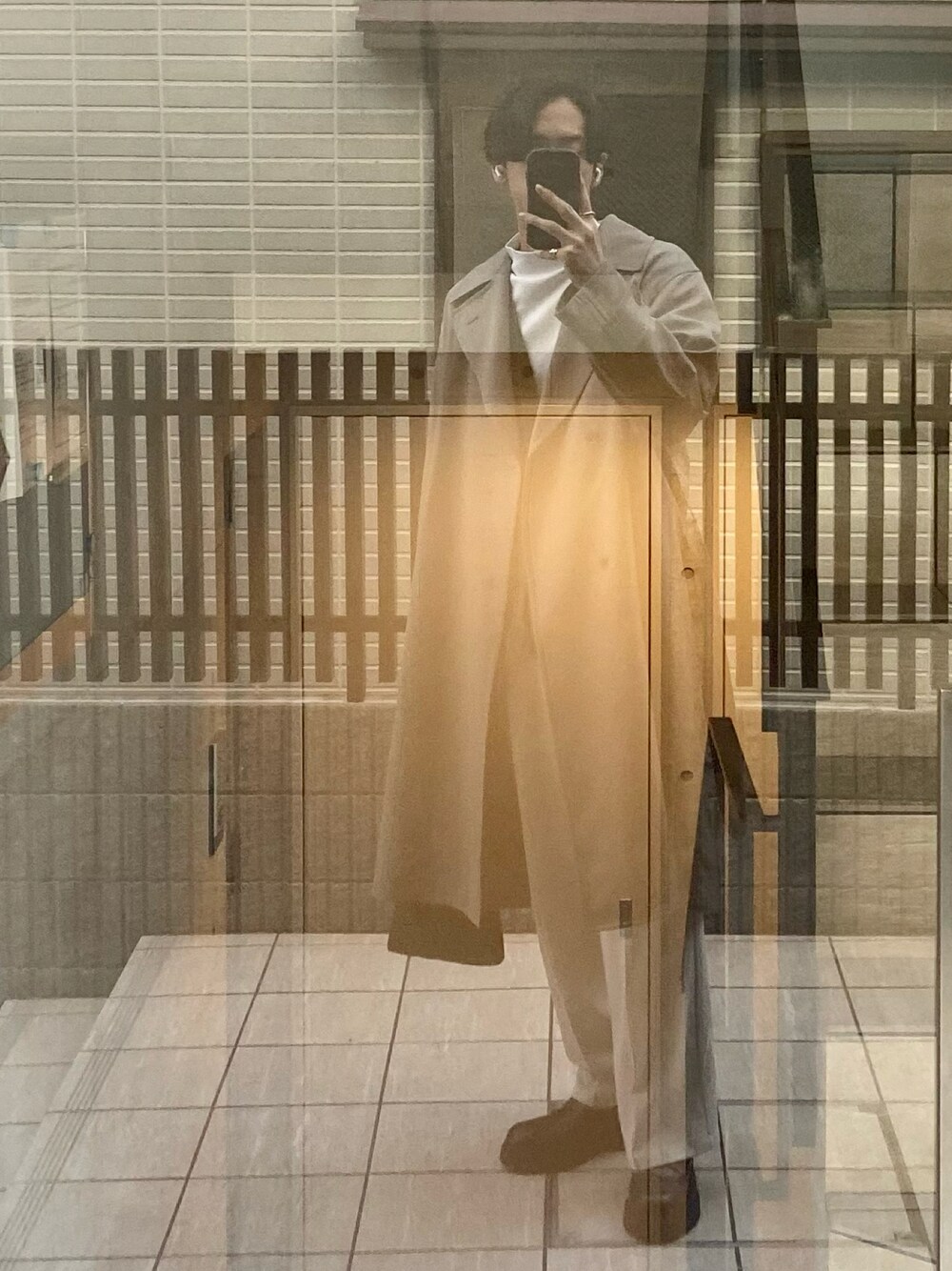 「未来のWEARISTAプロジェクト、秋冬コーデ、休日コーデ、シンプル、韓国ファッション、モヘアカーディガン、モヘア、ZARA、韓国通販、シンプルコーデ、ホワイト」｜「ZARAのアイテム（ブーツ、ブラック系）」を使った、Kosuke Iwasakiさん（メンズ・184cm）の冬コーディネートの1枚目の写真