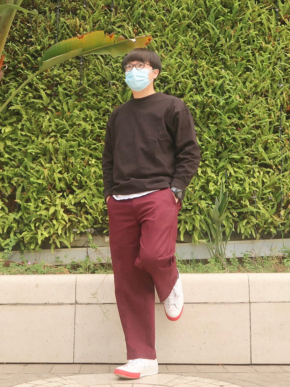 「ootd、街頭穿搭、converse、CONVERSE1970、H&M、hkboy、Hong Kong、Levi's、black、red、Onsomeboy、onsomediary、UNDER COVER、undercover、基礎款」｜「H&Mのアイテム（Tシャツ/カットソー、ブラック系）」を使った、Onsomeboy | 安森仔さん（メンズ・172cm）の冬コーディネートの1枚目の写真