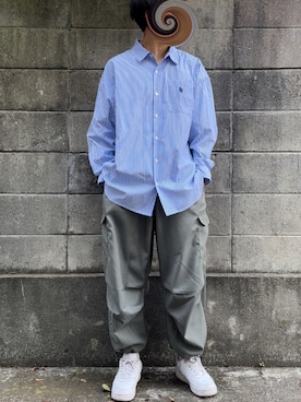 「カーキ」｜「アイテム（カーゴパンツ）」を使った、mos【モス】さん（メンズ・170cm）の春コーディネート