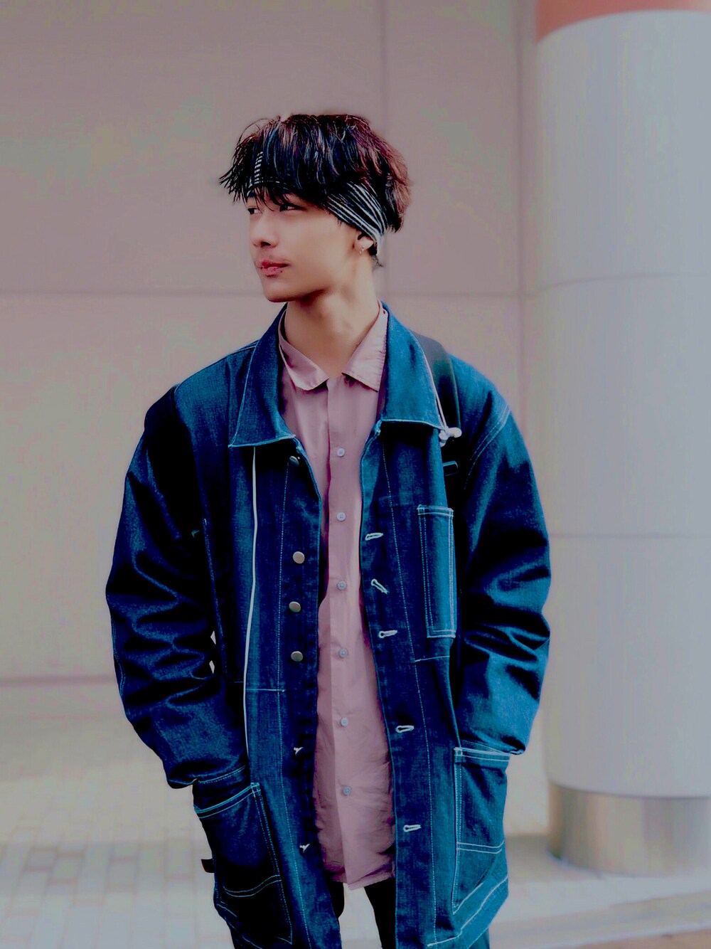 「WEGOのアイテム（ジャケット/アウター、ブルー系）」を使った、Sonam Syangbo Tmgさん（メンズ・177cm）の冬コーディネートの1枚目の写真