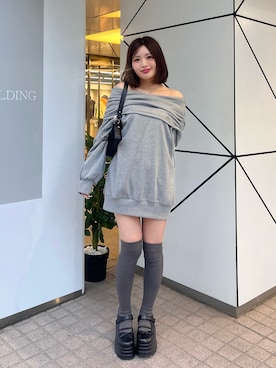 「one after another NICE CLAUP（ワンアフターアナザーナイスクラップ）のオフショルパーカーワンピ（ワンピース、グレー系）」を使った、まいかさん（レディース・153cm）の冬コーディネート