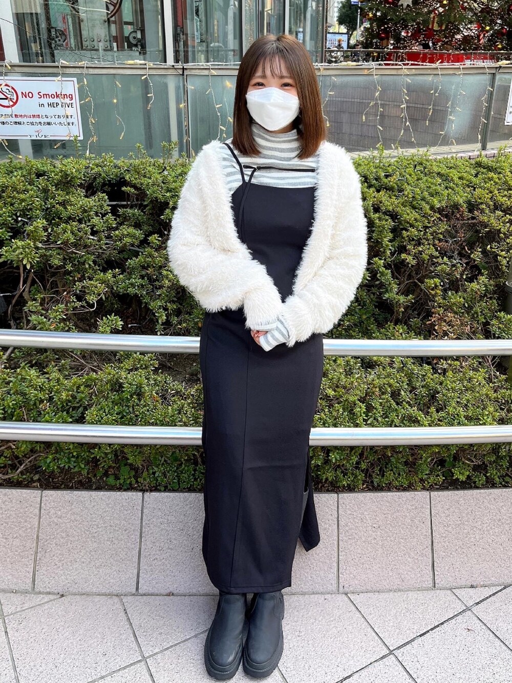 「フェザー、＃カーディガン、#カーデ、キャミワンピ」｜「one after another NICE CLAUPの【2022AWアイテム】キャミOP（ワンピース、ブラック系）」を使った、いけだまいかさん（レディース・153cm）の秋コーディネートの1枚目の写真