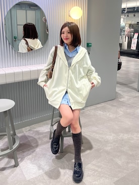 「one after another NICE CLAUP（ワンアフターアナザーナイスクラップ）のゆるたぽシルエット/オーバーサイズグリッターパーカー（パーカー、ホワイト系）」を使った、まいかさん（レディース・153cm）の冬コーディネート