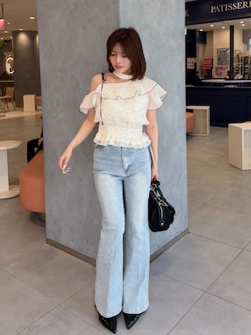 「one after another NICE CLAUP(ワンアフターアナザーナイスクラップ)の【選べる4サイズ展開】サイドカット美脚ビジューデニムパンツ(デニムパンツ、ブルー系)」を使った、まいかさん(レディース・153cm)の春コーディネート