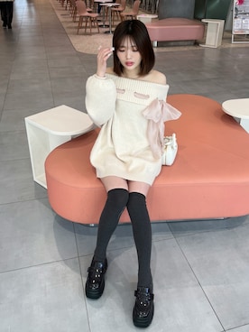 「one after another NICE CLAUP（ワンアフターアナザーナイスクラップ）のリボン付きオフショルニットワンピ（ワンピース、ピンク系）」を使った、まいかさん（レディース・153cm）の冬コーディネート