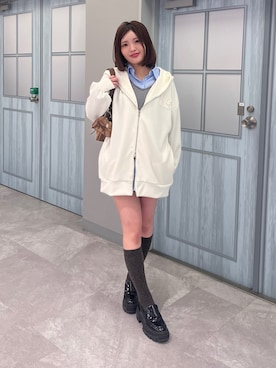 「one after another NICE CLAUP（ワンアフターアナザーナイスクラップ）のゆるたぽシルエット/オーバーサイズグリッターパーカー（パーカー、ホワイト系）」を使った、まいかさん（レディース・153cm）の冬コーディネート