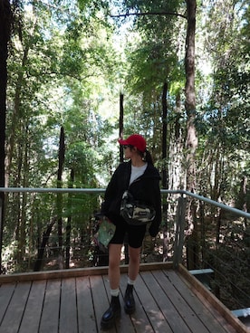 「Supreme （シュプリーム）のアイテム（バッグ）」を使った、はちこさん（レディース・157cm）の秋コーディネート