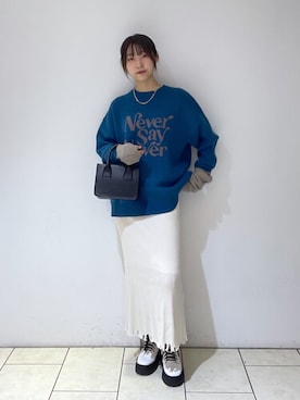 「ロゴニット」｜「アイテム（スウェット）」を使った、Risakoさん（レディース・164cm）の秋コーディネート
