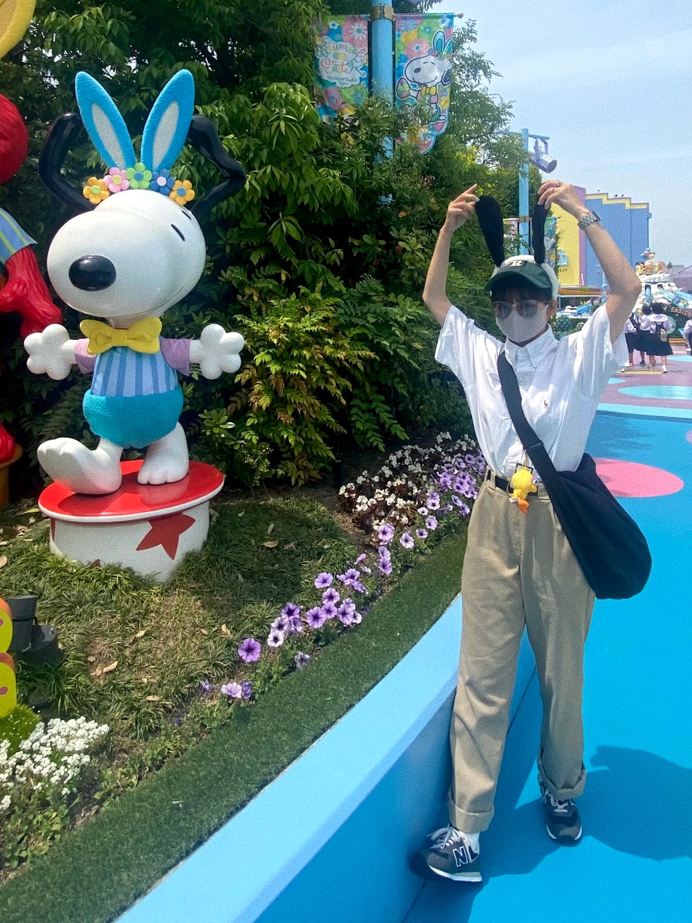 「古着女子、古着コーデ、ラルフローレン、ニューバランス574、ワークパンツ、キャップ女子、キャップコーデ、メガネ女子」｜「POLO RALPH LAURENのアイテム（シャツ/ブラウス、ホワイト系）」を使った、162cmの女さん（レディース・162cm）の春コーディネートの1枚目の写真