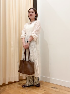 「RODE SKO（ロデスコ）のアイテム（バッグ）」を使った、すぎやまめぐみさん（レディース・163cm）の春コーディネート