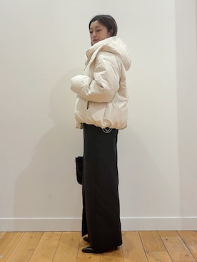 「スカートコーデ」｜「アイテム（ダウンジャケット/コート）」を使った、すぎやまめぐみさん（レディース・163cm）の冬コーディネート